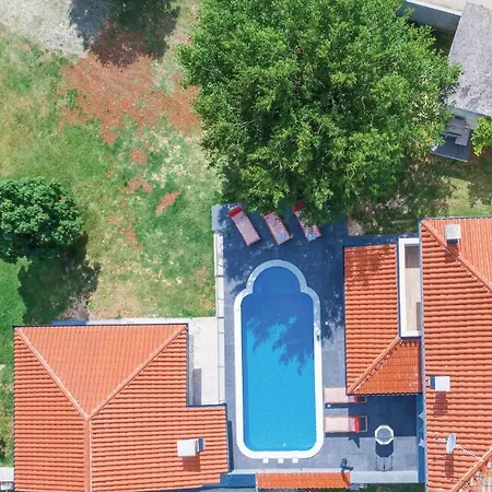 Four-bedroom In 펜션 Manjadvorci
