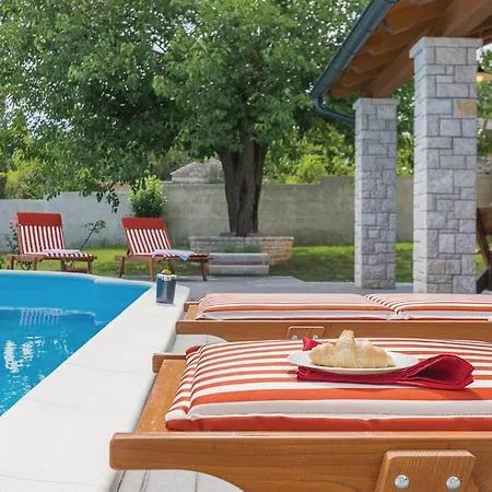 Four-bedroom In Manjadvorci