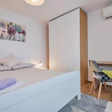 Four-bedroom In 펜션
