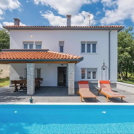 Four-bedroom In 펜션 Manjadvorci