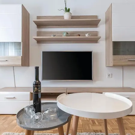 Four-bedroom In * Manjadvorci