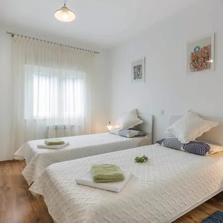 Four-bedroom In * Manjadvorci