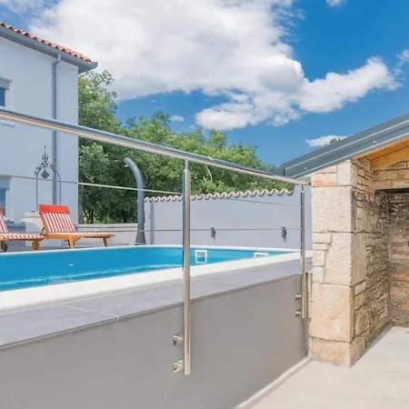 Four-bedroom In * Manjadvorci