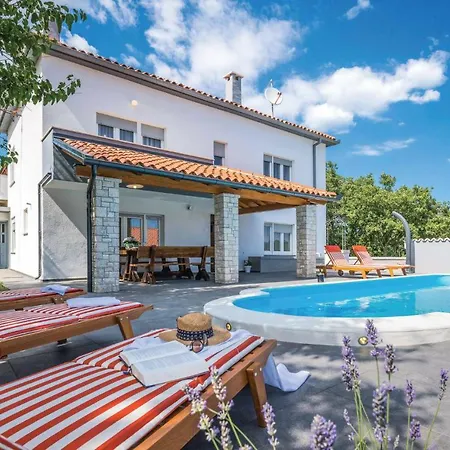 펜션 Four-bedroom In *